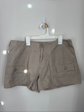 lei Beige Cargo Shorts with Flap Pockets